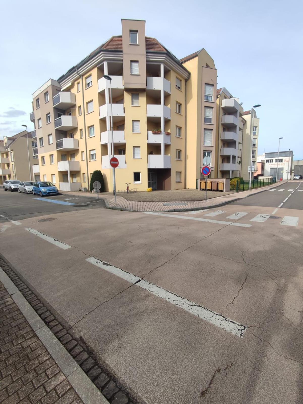 Douillet-Kanamappart-Euroairport Saint-Louis  Exterior photo